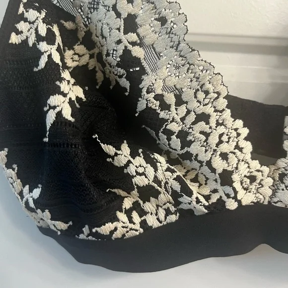 Wacoal Black and Cream Lace Bras Intimates Collection - Picture 2 of 4